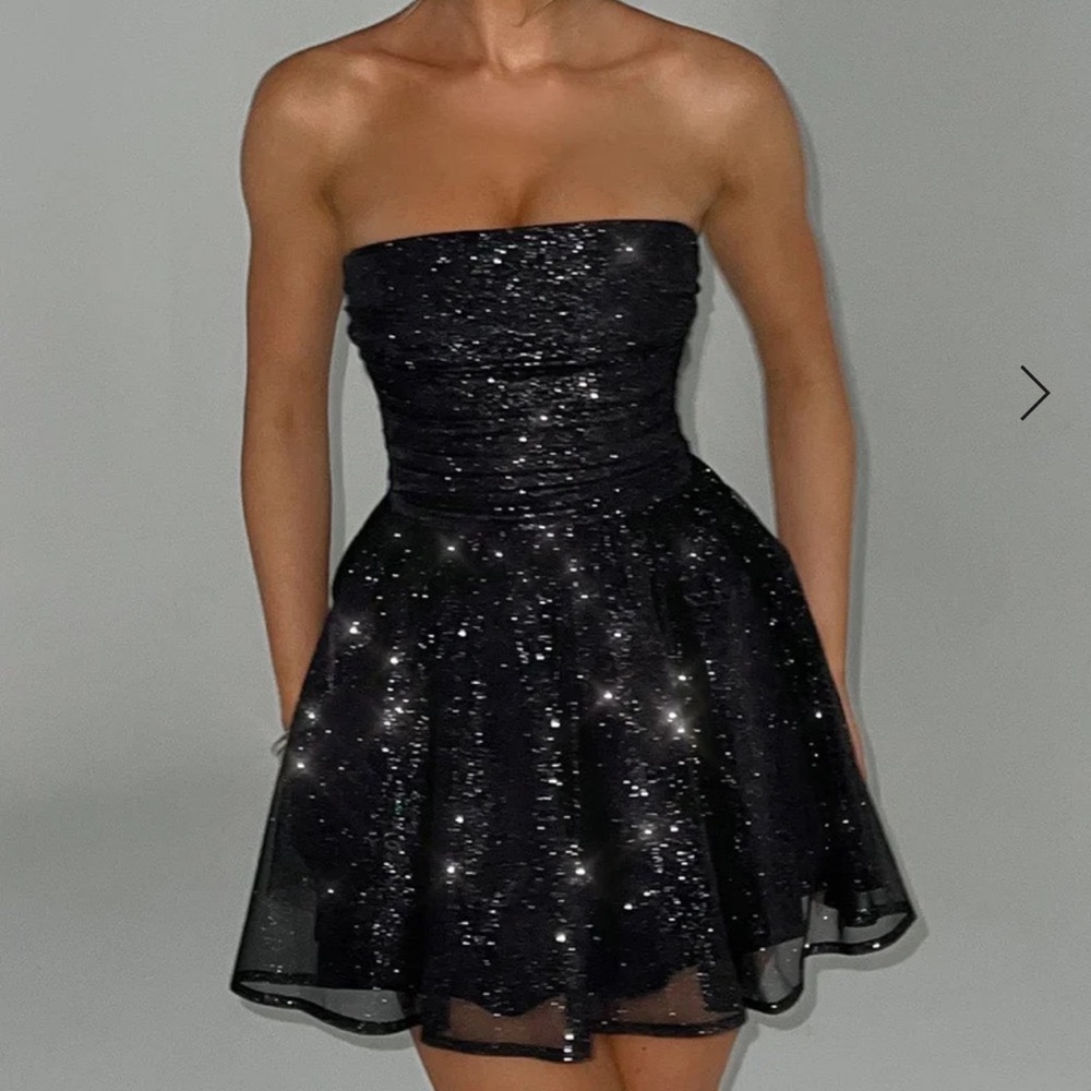 New sparkly strapless black mini dress